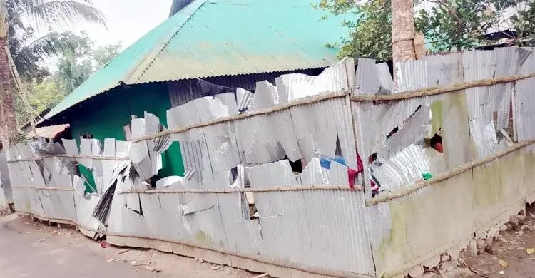 কুমিল্লা চৌদ্দগ্রামে বাড়ছে প্রকাশ্যে অস্ত্রধারী কিশোর গ্যাংয়ের দৌরাত্ম্য, অনিরাপত্তায় চৌদ্দগ্রামবাসী