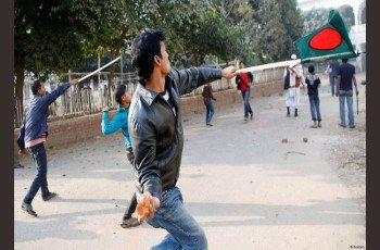 রাজনৈতিক সহিংসতায় সংকট বাড়বে অর্থনীতিতে